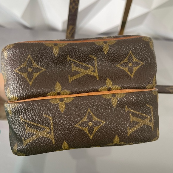 🌟AUTHENTIC🌟LOUIS VUITTON MONOGRAM AMAZON CROSSBODY BAG - Picture 3 of 12